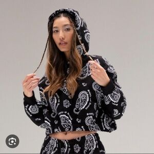 Supply & Demand New York LARGE Black Cropped Hoodie Paisley Snake street wear